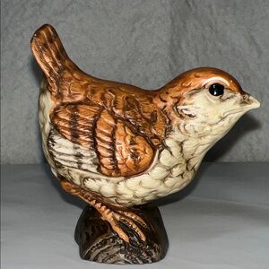 READ little wren bird figurine